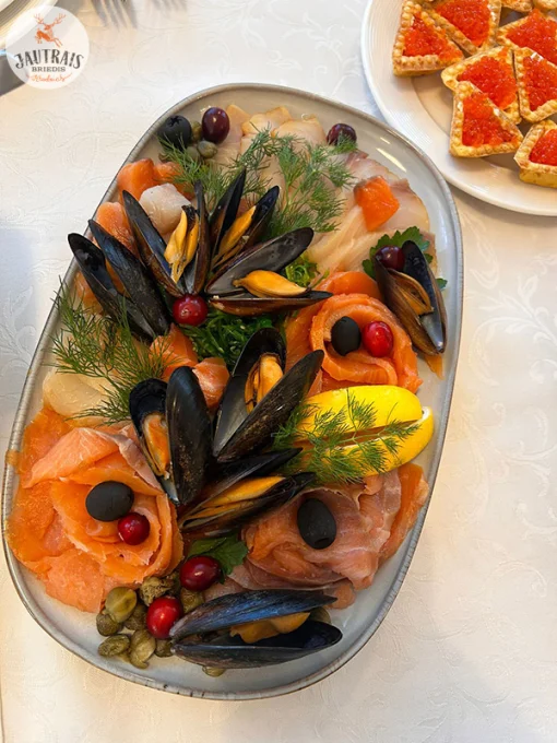 JAUTRAIS BRIEDIS: Bēru rīkošana banketu zālē.