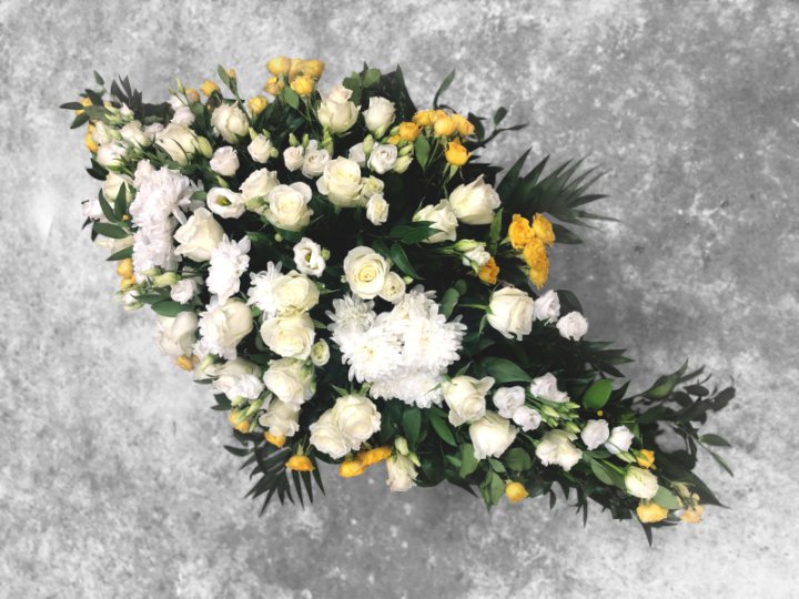 Ziedu kompozīcija zārka vākam Nr.272