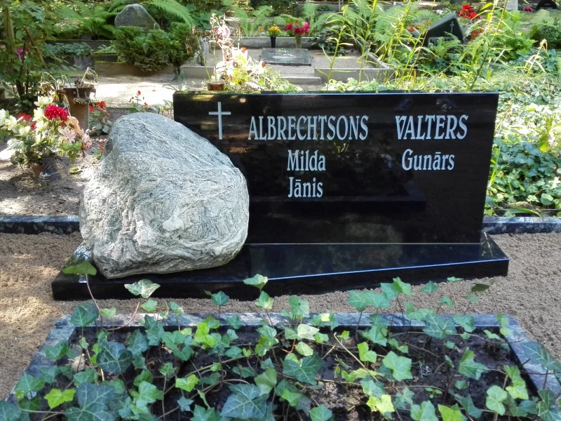 Granite gravestone with boulder decoration