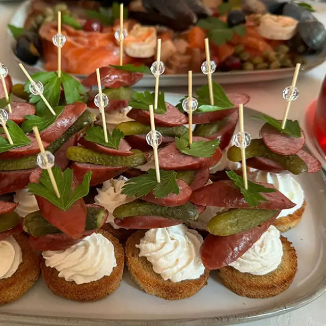 Bēru mielastu ēdienkarte