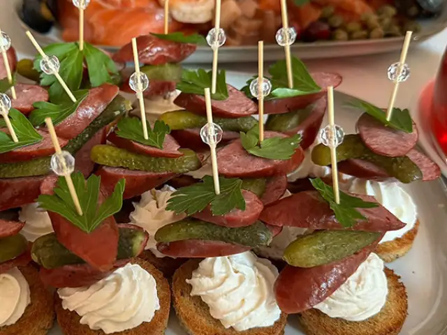 Bēru mielastu ēdienkarte