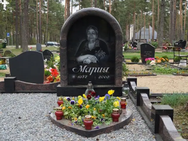 Grave monuments In Sensum