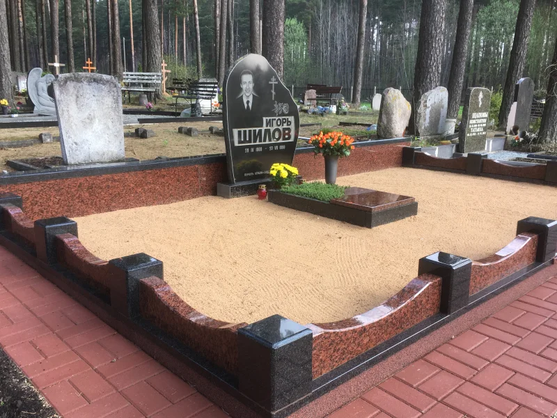 Engraving services on monuments and tombstones