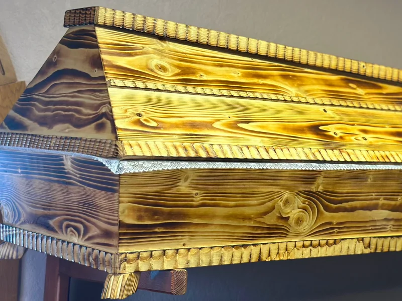 Деревянный гроб