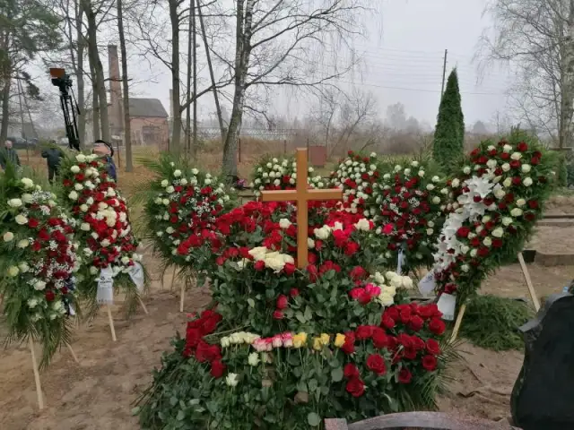 			Apbedīšanas pakalpojumi un atvadu ceremonijas
	