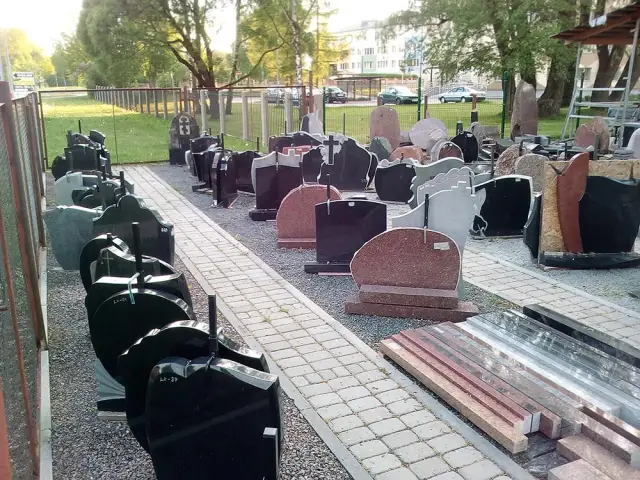 			Pasūtīt kapu pieminekli
	