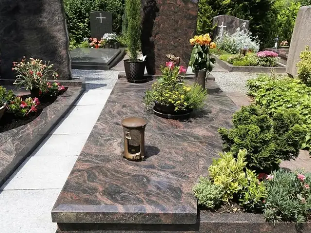 Уход за могилами в Лиепае и по всему Курземскому району 