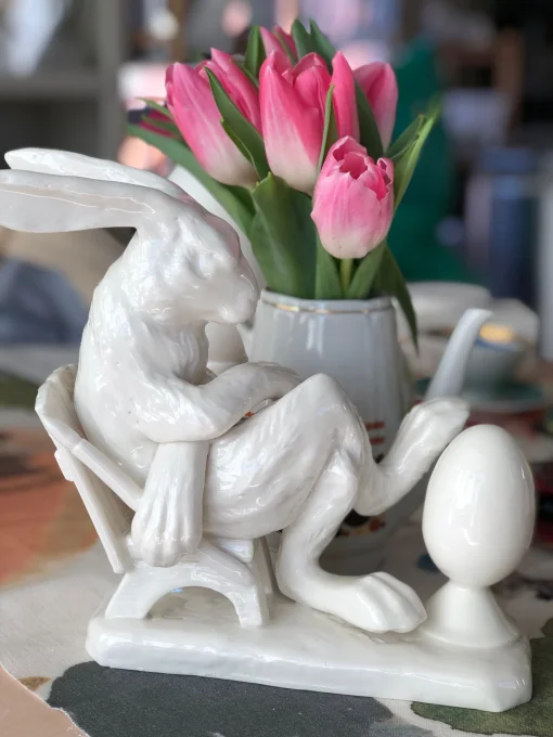 Lieldienu Zaķa Skulptūra – Roku Darbs no Jūlijas Terentjevas