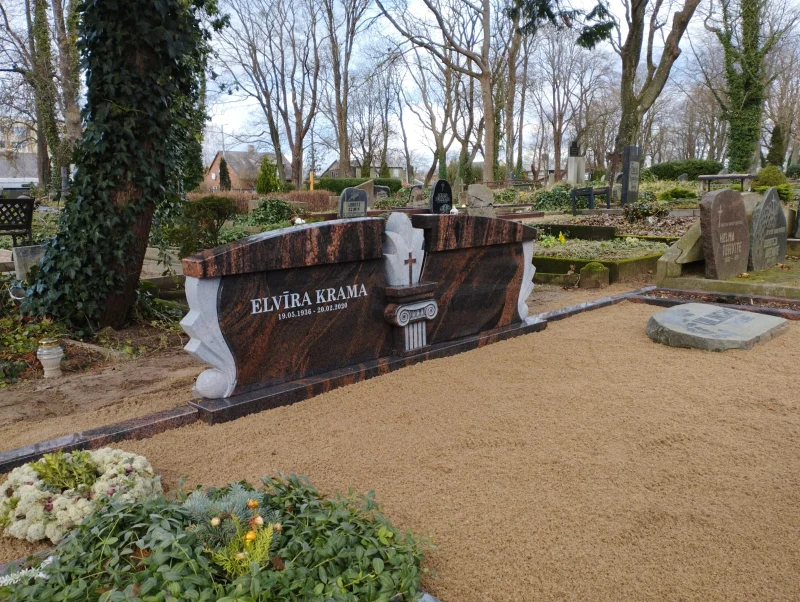 Granīta kapu ansamblis