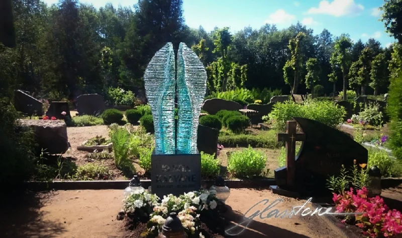 Glasstone - Stikla pieminekļu Mākslinieciskā darbnīca Soul and Light: Exclusive Glasstone Memorials