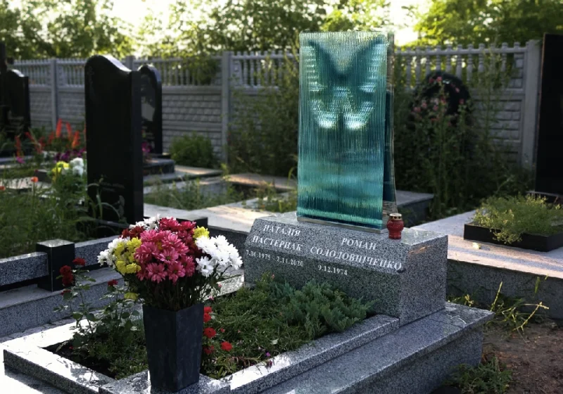 Glasstone - Stikla pieminekļu Mākslinieciskā darbnīca Soul and Light: Exclusive Glasstone Memorials