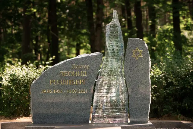 Glasstone - Stikla pieminekļu Mākslinieciskā darbnīca Soul and Light: Exclusive Glasstone Memorials