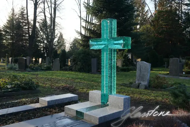 Glasstone - Stikla pieminekļu Mākslinieciskā darbnīca Soul and Light: Exclusive Glasstone Memorials