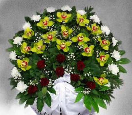 Bēru vainags  Baltās krizantēmas, bordo rozes ar zaļajām orhidejām0,9m Nr.20