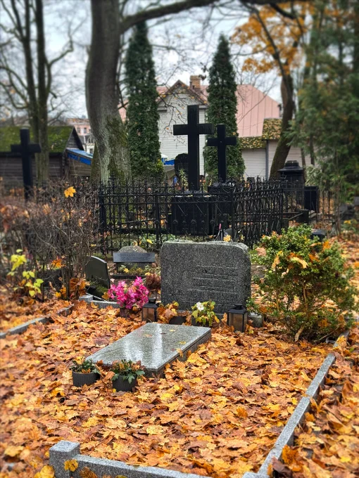 Miķeļa kapsēta rudenī