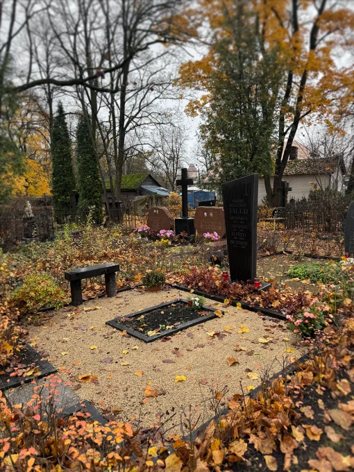 Sakopta ģimenes kapavieta kapsētā