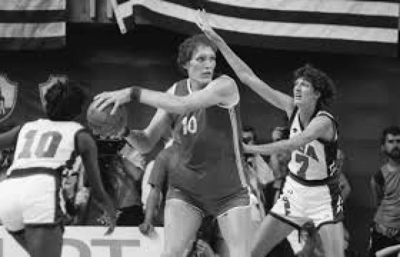 Uļjana Semjonova, viena no izcilākajām Latvijas sportistēm un pasaules sieviešu basketbola ikonām