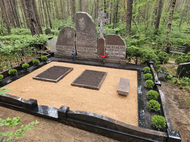 			Pasūtīt kapu pieminekli
	